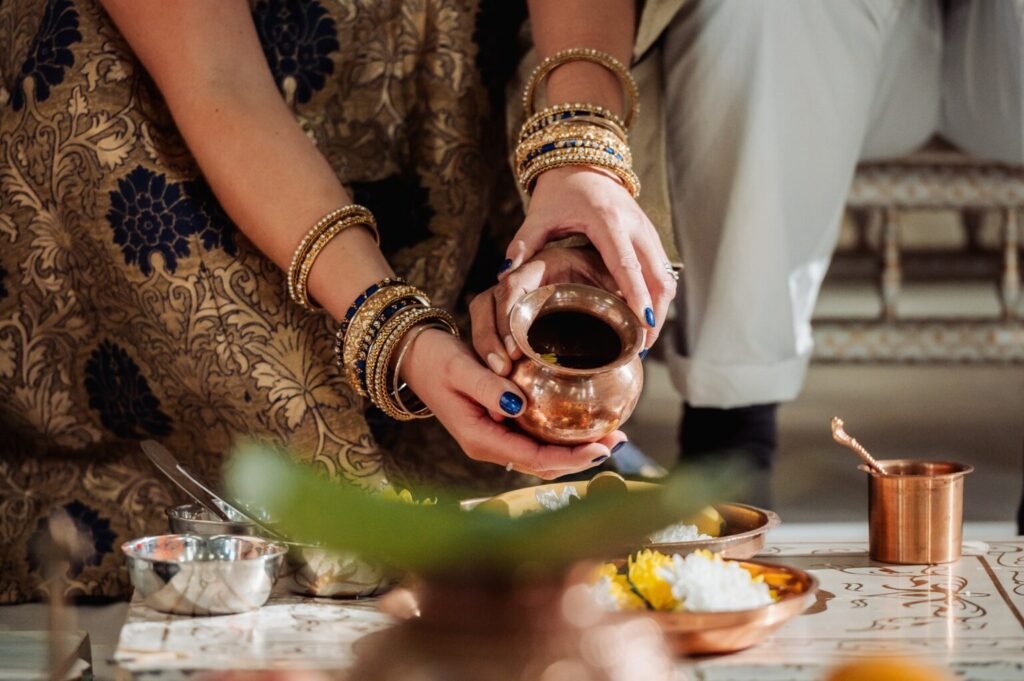 MUNDAN CEREMONY MOMENT